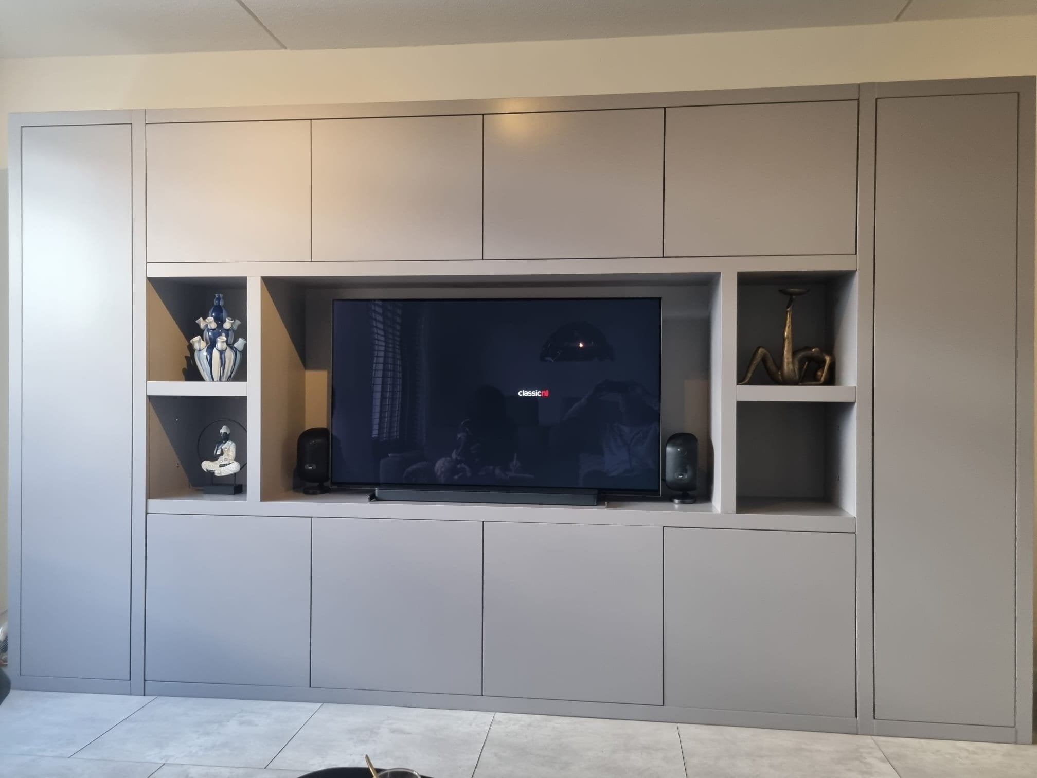 TV-Fachschrank Bali - 350x40x210H cm - 10 push-to-open Türen - 5 offene Fächer