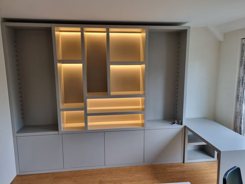 Bücherregal Bellac - 365x40x250H cm - Bücherregal/Schreibtisch - 5 cm Fachbodenstärke - verstellbare Fachböden im Regalteil