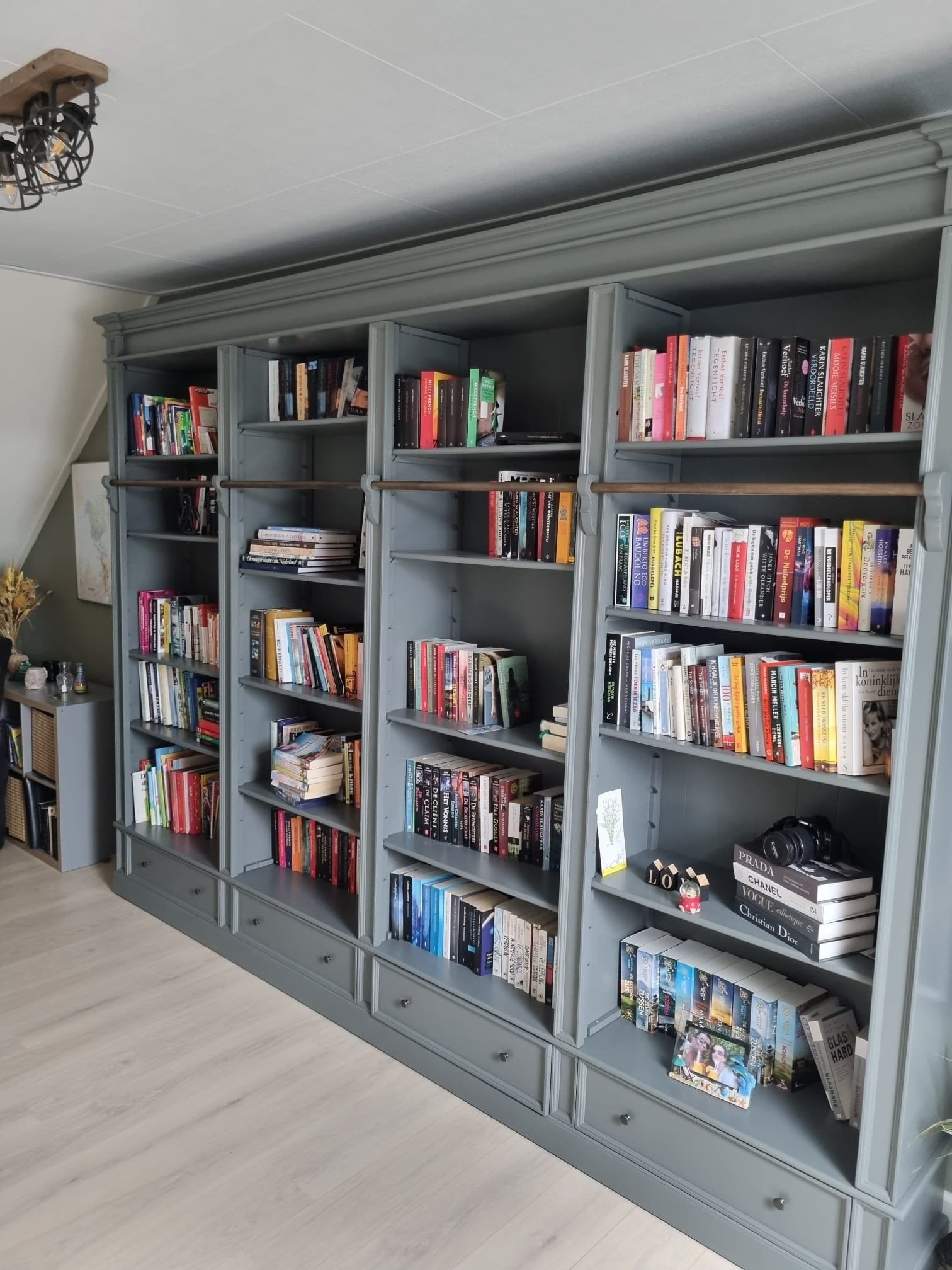 Brighton Bibliothek - Bücherregal - 330x40x240H cm - zerlegbar - mit Stange und Leiter - 330x40x240H cm - 16 verstellbare Einlegeböden - 4 Schubladen mit Soft Close