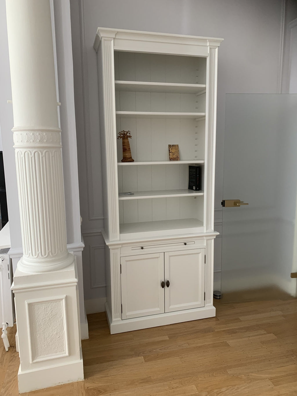 Bücherregal Melena del Sur - 100x40x240H cm - 5 Fachböden - 1 ausziehbarer Fachboden - 2 geschlossene Flügeltüren - verstellbare Fachböden