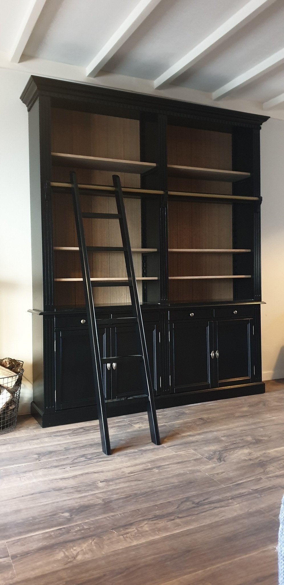 Privatbibliothek - Bücherregal - 200x43x240H cm - mit Stange und Leiter - verstellbare Einlegeböden - 10 Einlegeböden - 4 Schubladen - 4 geschlossene Flügeltüren