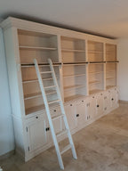 Privatbibliothek - Bücherregal - 400x43x240H cm - zerlegbar - mit Stange und Leiter - verstellbare Einlegeböden - 20 Einlegeböden - 8 Schubladen - 8 geschlossene Flügeltüren