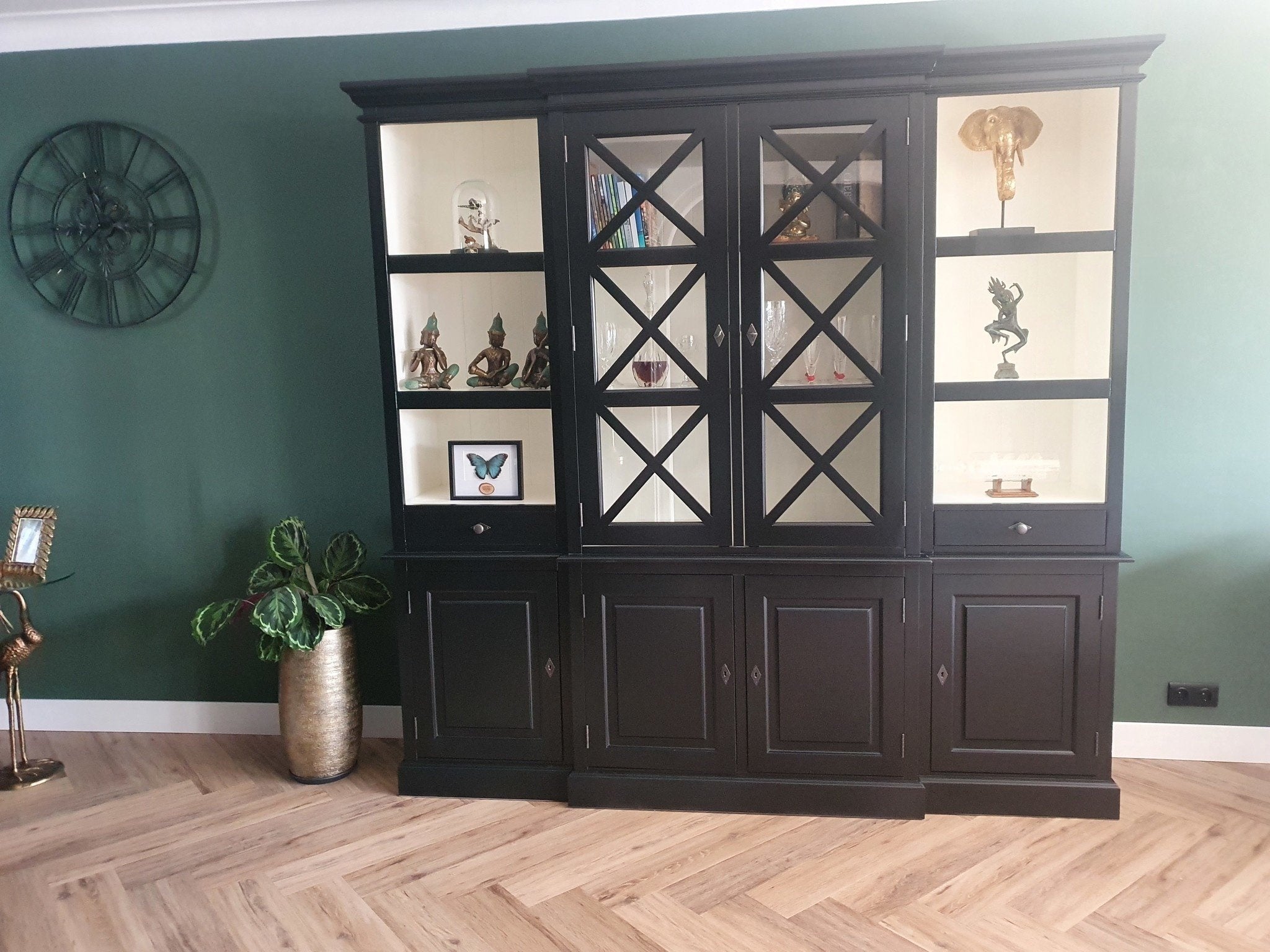 Buffetschrank San Marino - 220x50x215H cm - offene Fächer - 2 Vitrinentüren mit Kreuzen - 2 Soft-Close-Schubladen - 4 geschlossene Flügeltüren
