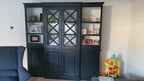 Buffetschrank San Marino - 220x50x215H cm - offene Fächer - 2 Vitrinentüren mit Kreuzen - 2 Soft-Close-Schubladen - 4 geschlossene Flügeltüren