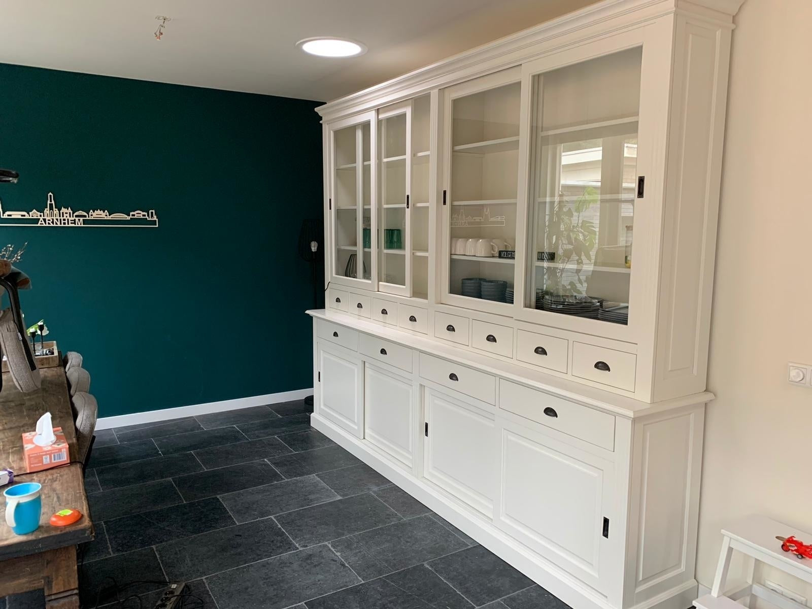 Buffetschrank Le grand st Tropez - 300x50x240H cm - Zerlegbar - 4 Schiebetüren in der Vitrine - 8 kleine Schubladen - 4 große Schubladen mit Soft Close - 4 geschlossene Schiebetüren