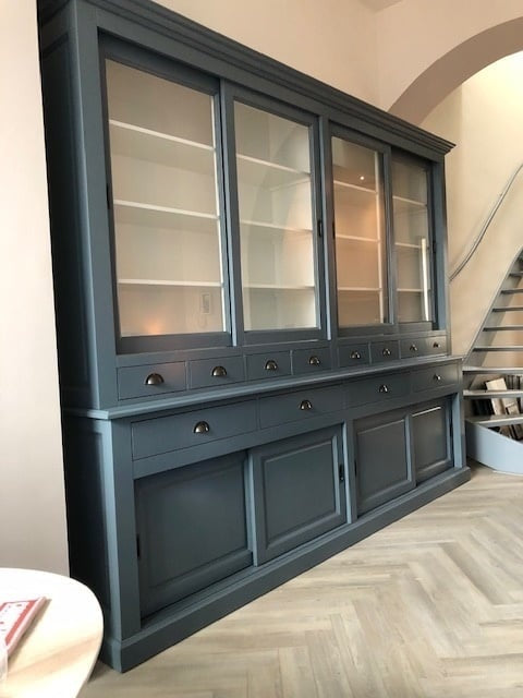 Buffetschrank Le grand st Tropez - 300x50x240H cm - Zerlegbar - 4 Schiebetüren in der Vitrine - 8 kleine Schubladen - 4 große Schubladen mit Soft Close - 4 geschlossene Schiebetüren