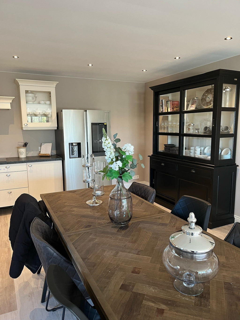 Buffetschrank Miami beach - 160x53x218H cm - 2 Schranktüren - 2 Schubladen - 2 geschlossene Schiebetüren - Glasseiten