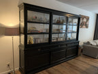 Buffetschrank Miami Beach - 240x53x218H cm - 3 Schiebetüren für Vitrinen - 3 Schubladen - 3 geschlossene Schiebetüren - Glasseiten