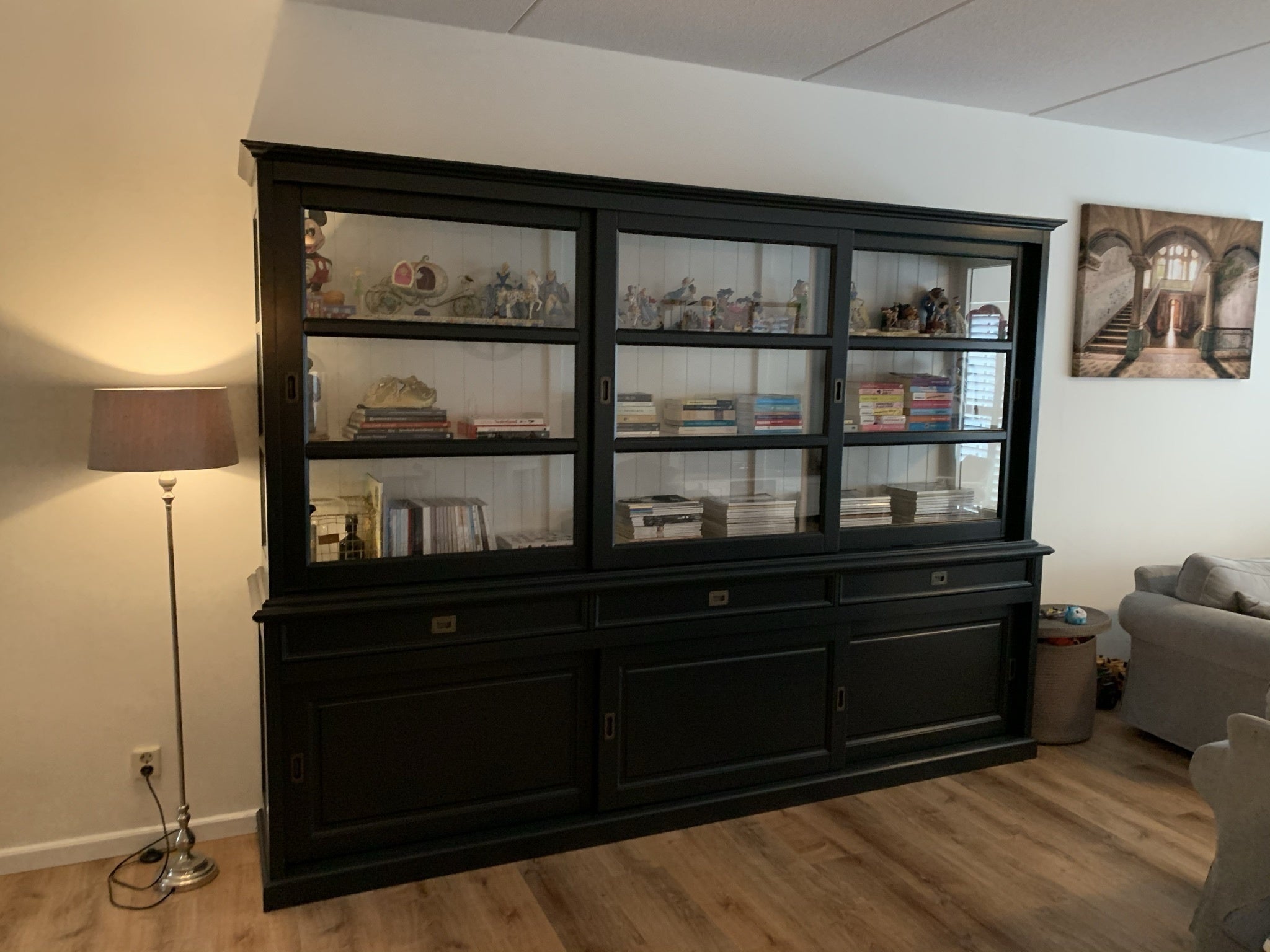 Buffetschrank Miami Beach - 300x53x218H cm - Glasseiten - 3 Glasschiebetüren - 3 Soft-Close-Schubladen - 3 geschlossene Schiebetüren