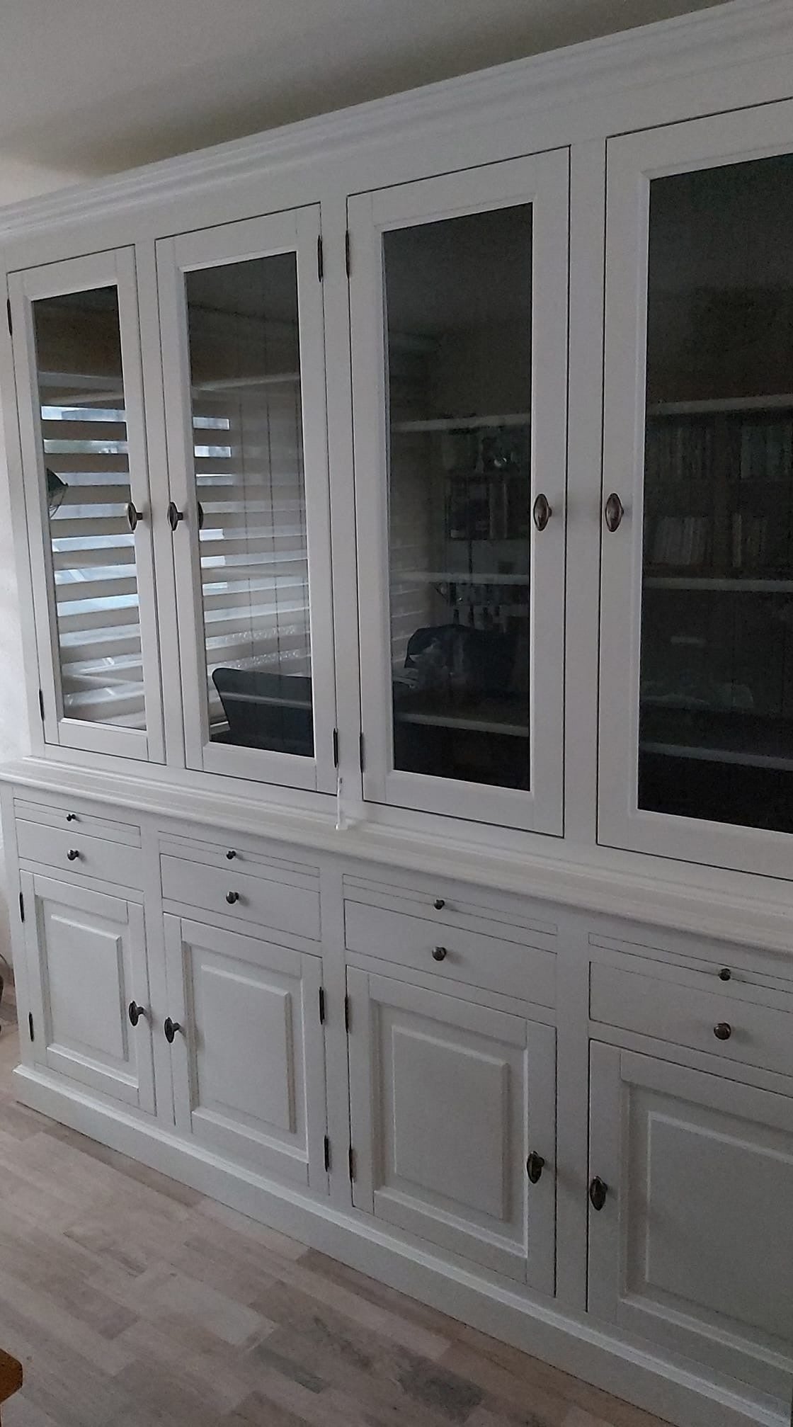 Buffetschrank Santa Barbara - 230x45x230H cm - 4 Vitrinentüren mit Scharnieren - 4 Schubladen mit Soft Close - 4 geschlossene Türen mit Scharnieren - verstellbare Einlegeböden