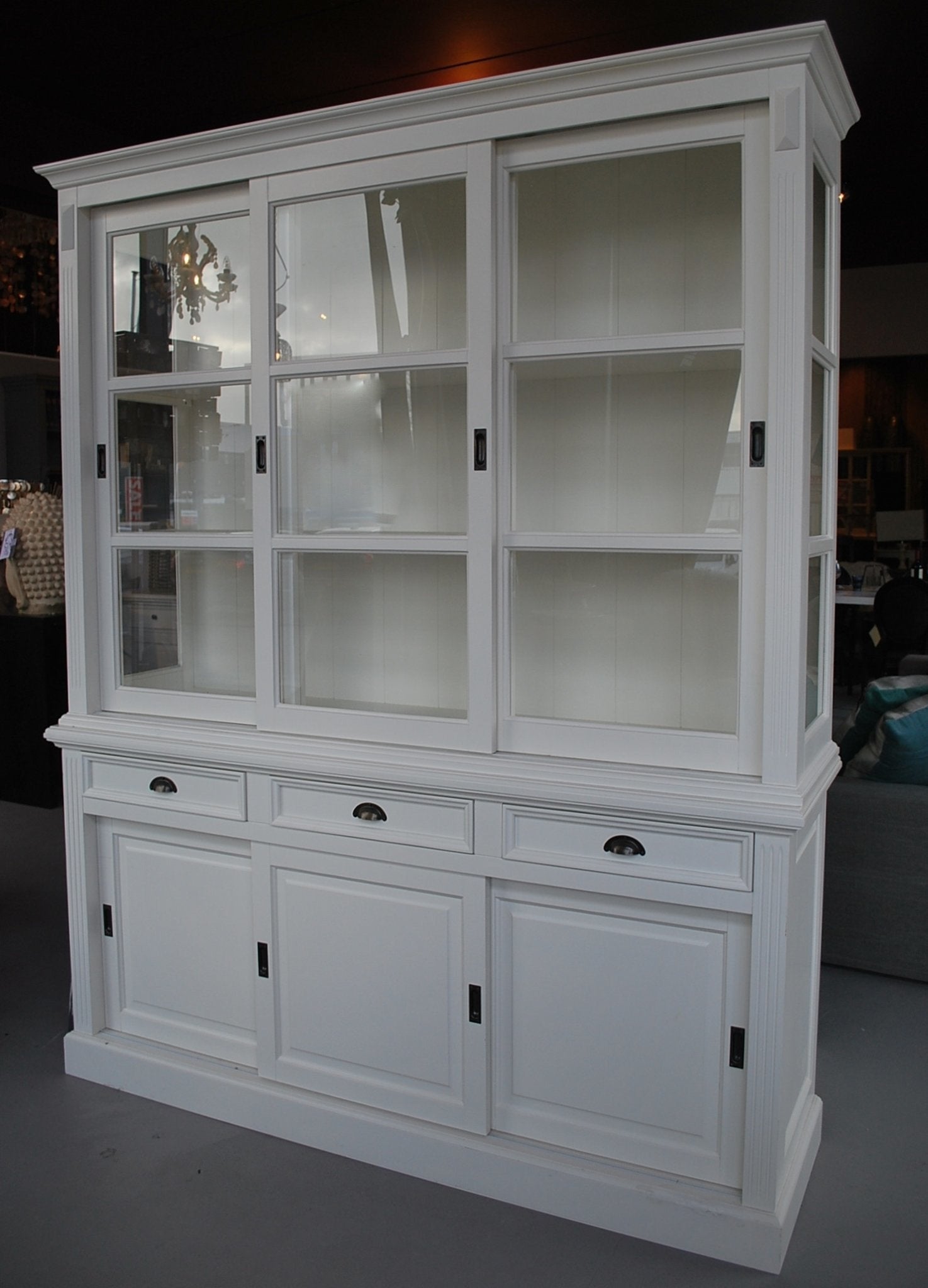 Buffetschrank South Hampton - 180x51x220H cm - 3 Schiebetüren - 3 Soft-Close-Schubladen - 3 geschlossene Schiebetüren - Glasseiten