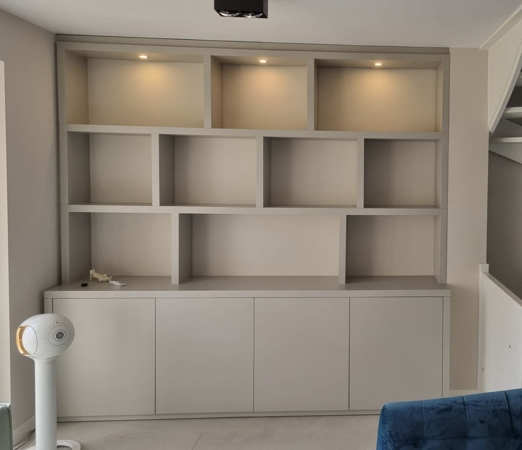 Fächerschrank Corsica - 280x20/40x240H cm - 5cm Fachbodenstärke - push-to-open Türen - offene Fächer - ohne Rückwand - schlichte Ausführung