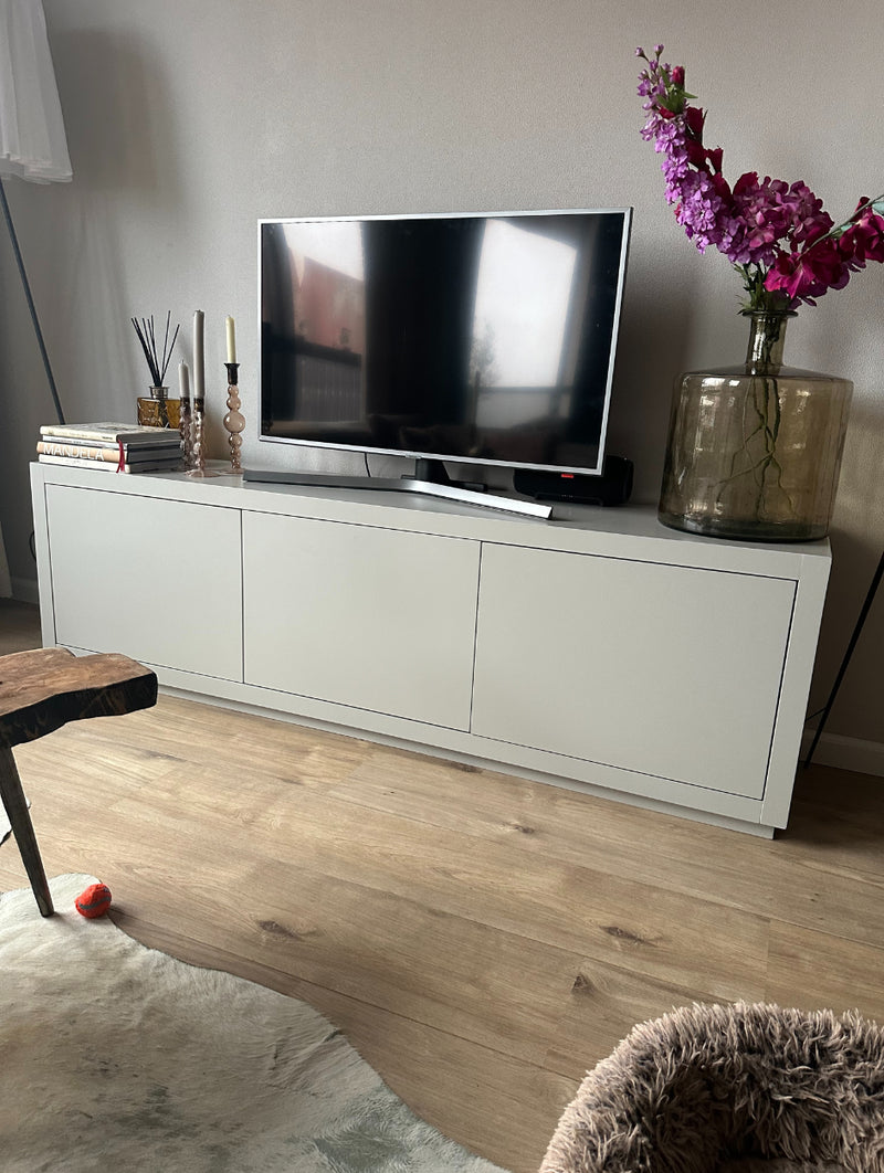 TV-Sideboard Ibiza 07 - 180x45x60H cm - 3 push-to-open Türen - schlankes Design - grifflose Türen