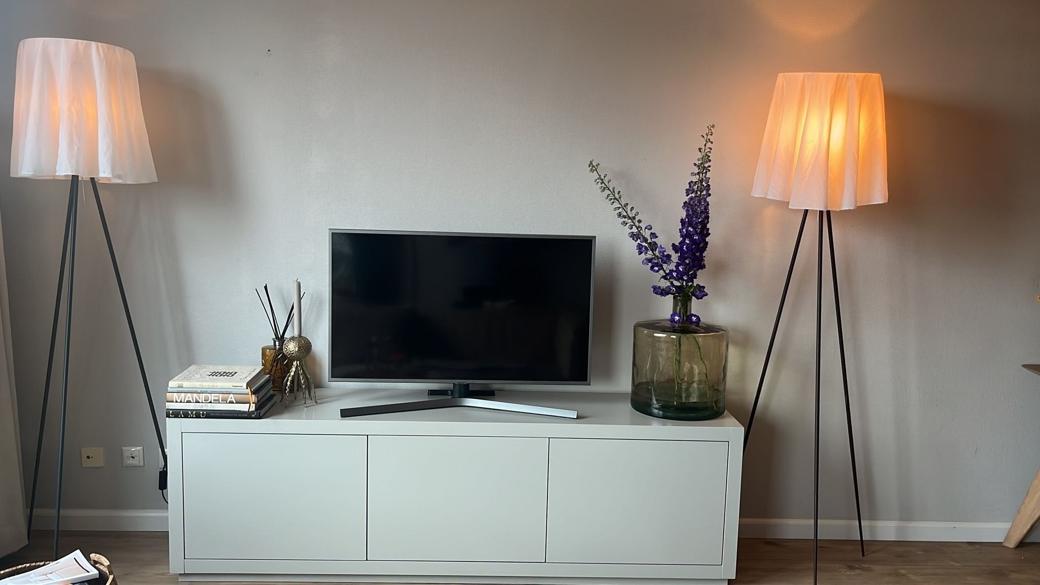 TV-Sideboard Ibiza 07 - 180x45x60H cm - 3 push-to-open Türen - schlankes Design - grifflose Türen