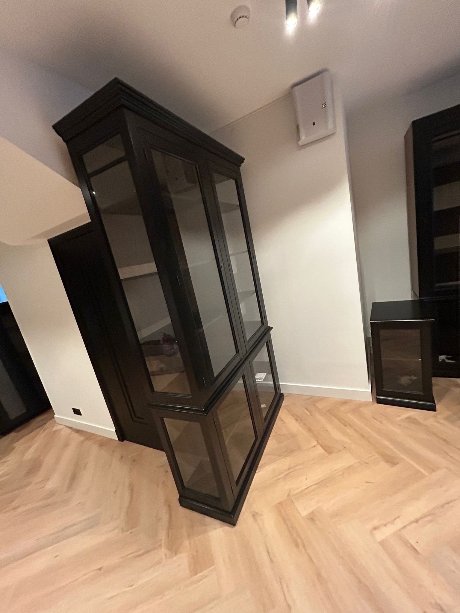 Idaho-Vitrine - 150x50x260H cm - Seiten aus Glas - Rückwand aus Eiche