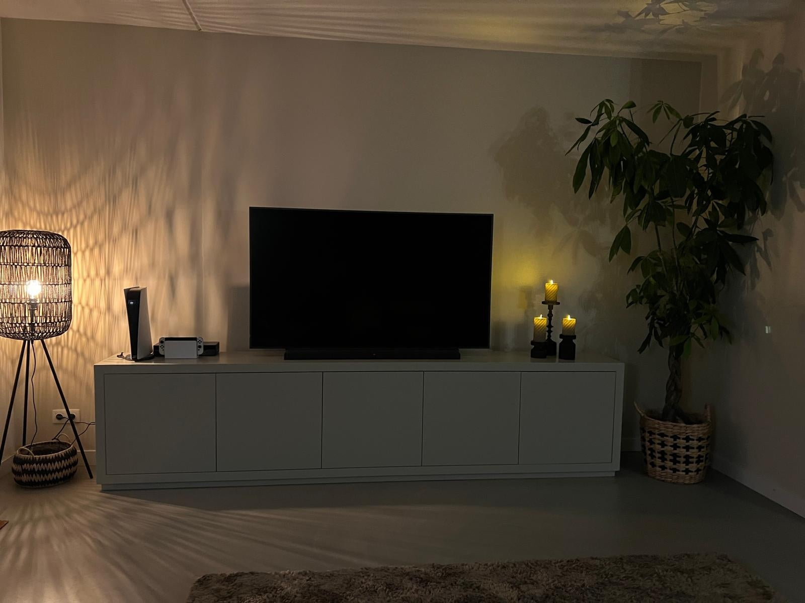 TV-Sideboard Jersey - 300x40x70H cm - schlankes Design - 5 grifflose Push-to-Open-Türen