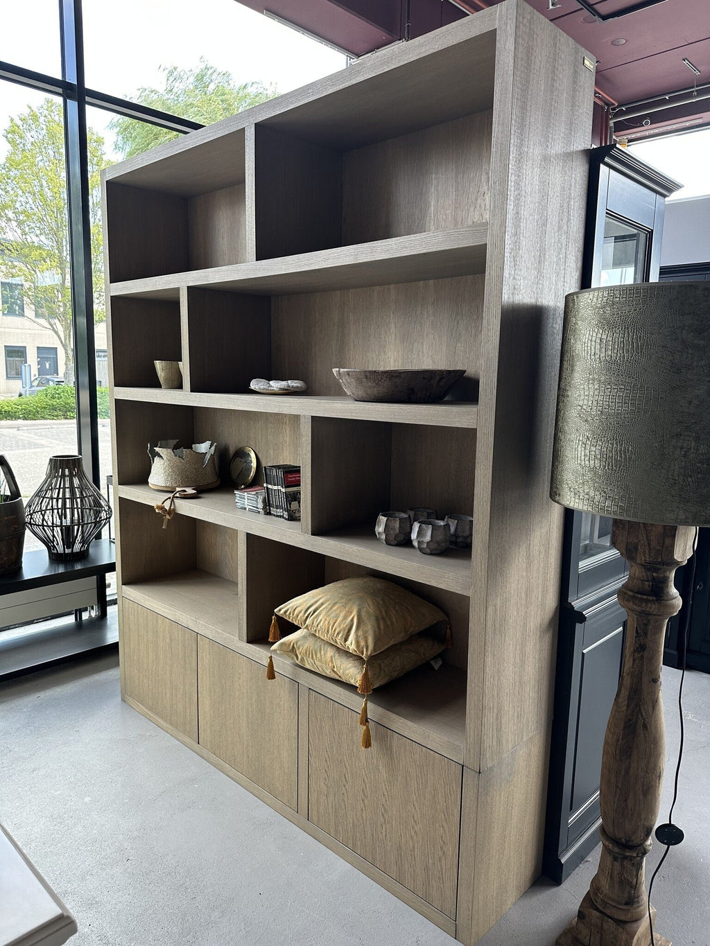 Kleiderschrank London 01 - 200x40x240H cm - Eiche - 3 geschlossene Türen - offene Fächer - schlankes Design