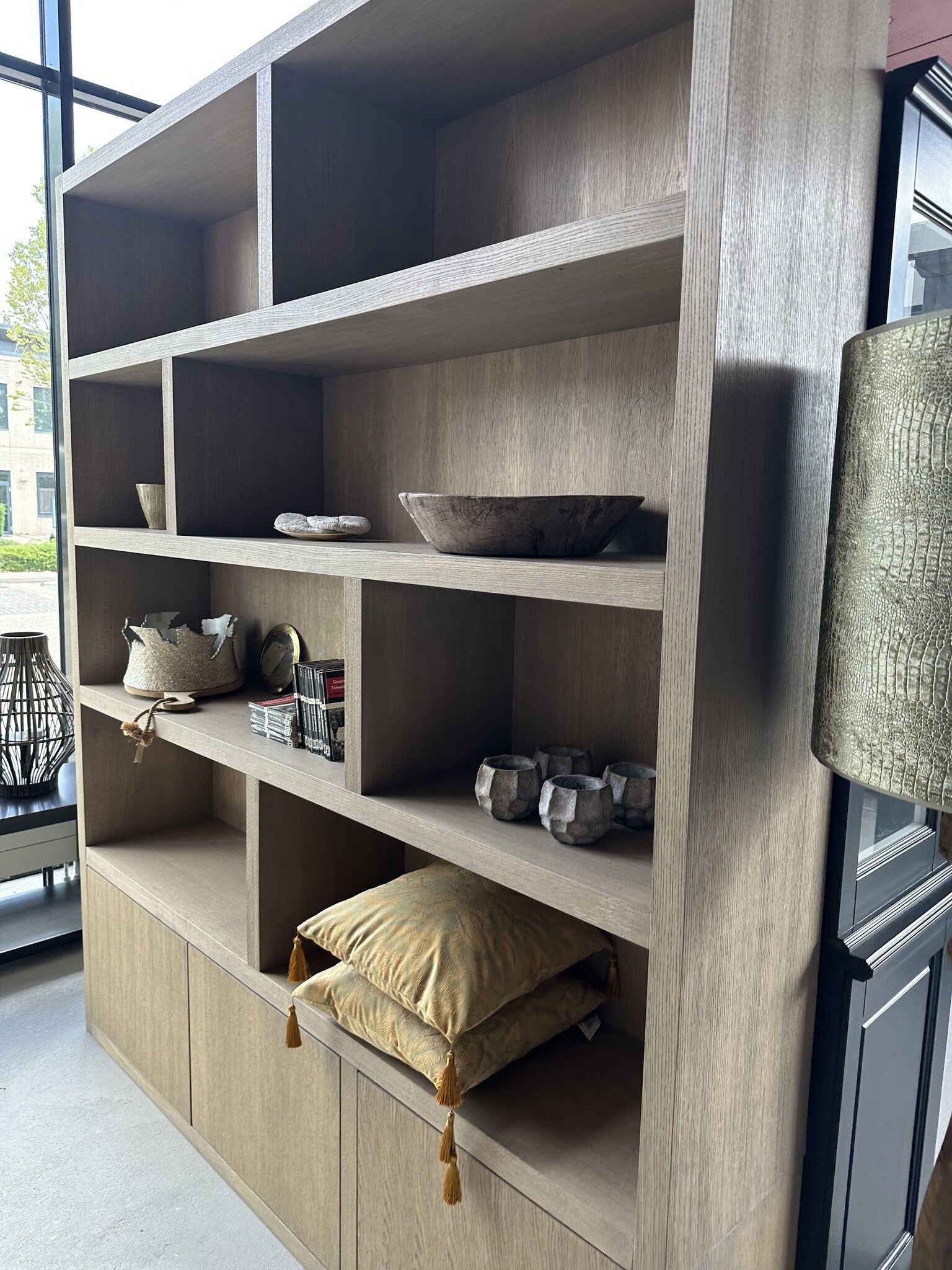 Kleiderschrank London 01 - 200x40x240H cm - Eiche - 3 geschlossene Türen - offene Fächer - schlankes Design
