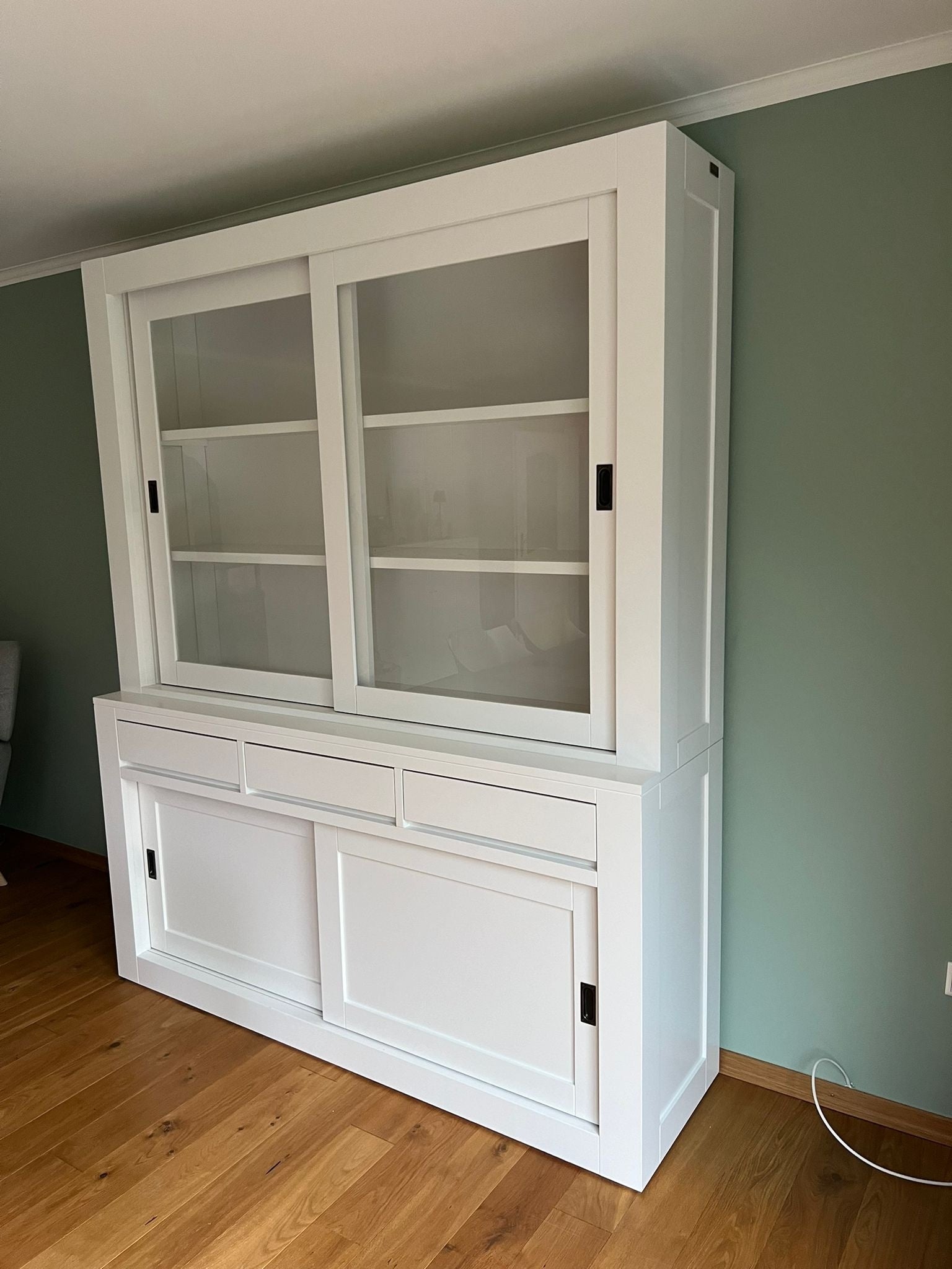 Buffetschrank Lyon - 180x40/50x225H cm - schlankes Design - 4 Schiebetüren - 3 grifflose Schubladen