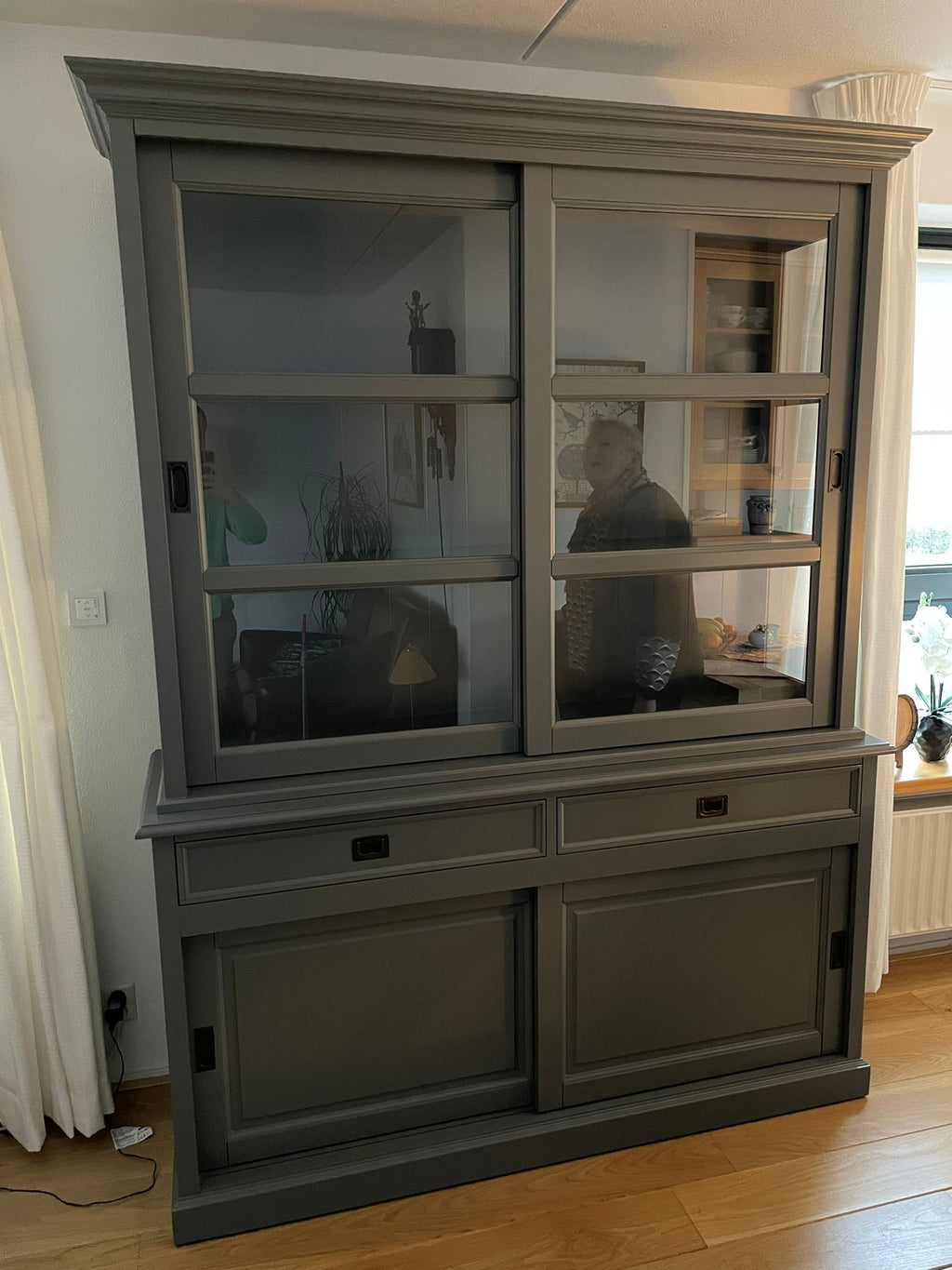 Buffetschrank Miami beach - 160x53x218H cm - 2 Schranktüren - 2 Schubladen - 2 geschlossene Schiebetüren - Glasseiten