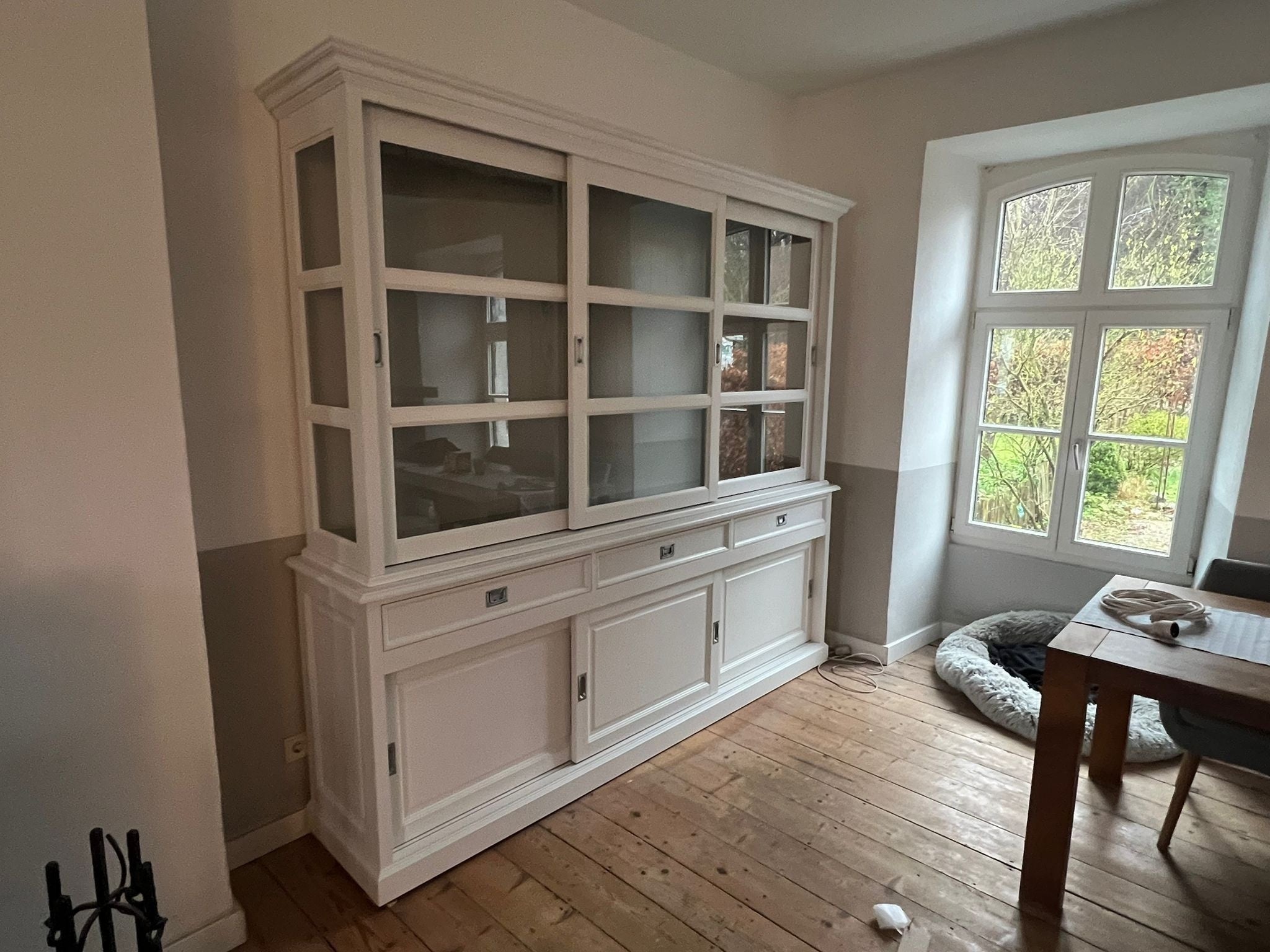 Buffetschrank Miami Beach - 240x53x218H cm - 3 Schiebetüren für Vitrinen - 3 Schubladen - 3 geschlossene Schiebetüren - Glasseiten