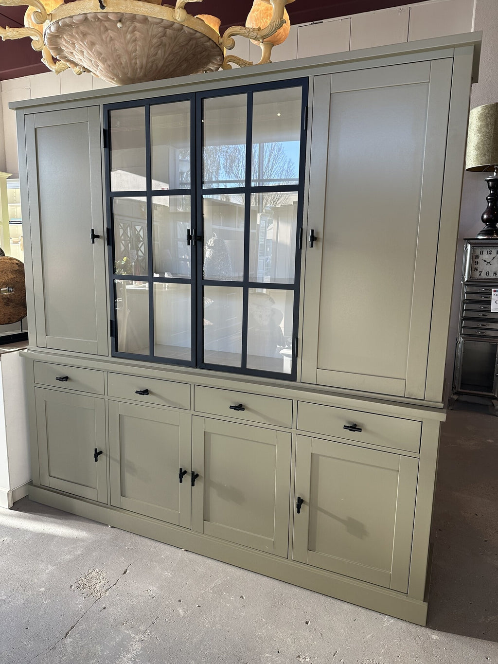 Buffetschrank Montana 05 - 220x46x220H cm - geschlossene Türen - 2 Stahltüren - schlichtes Design - schwarze Griffe - 4 Soft-Close-Schubladen