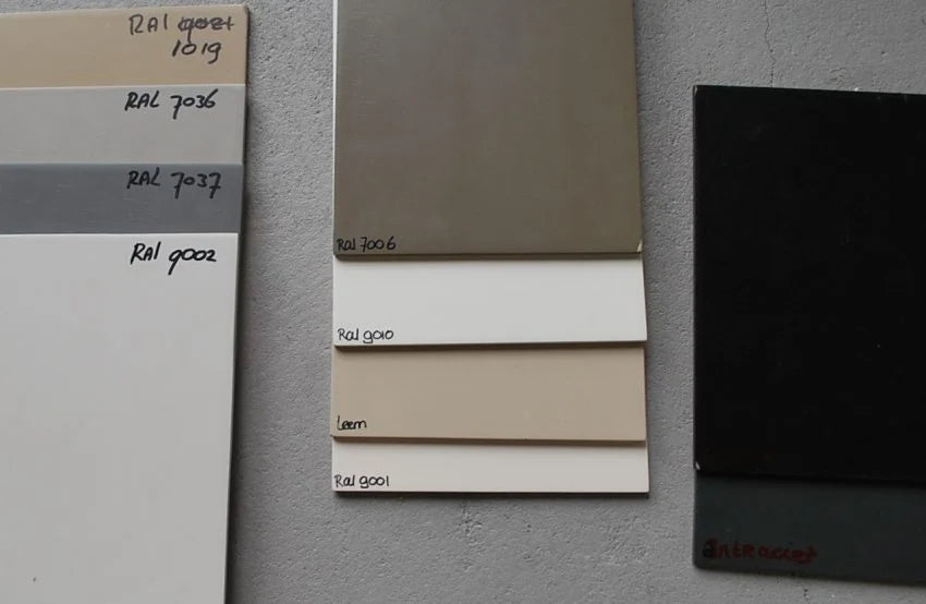 Java Schrank - 60x40x210H cm - auf Füßen - 2 Türen zum Aufschieben - 4 verstellbare Einlegeböden