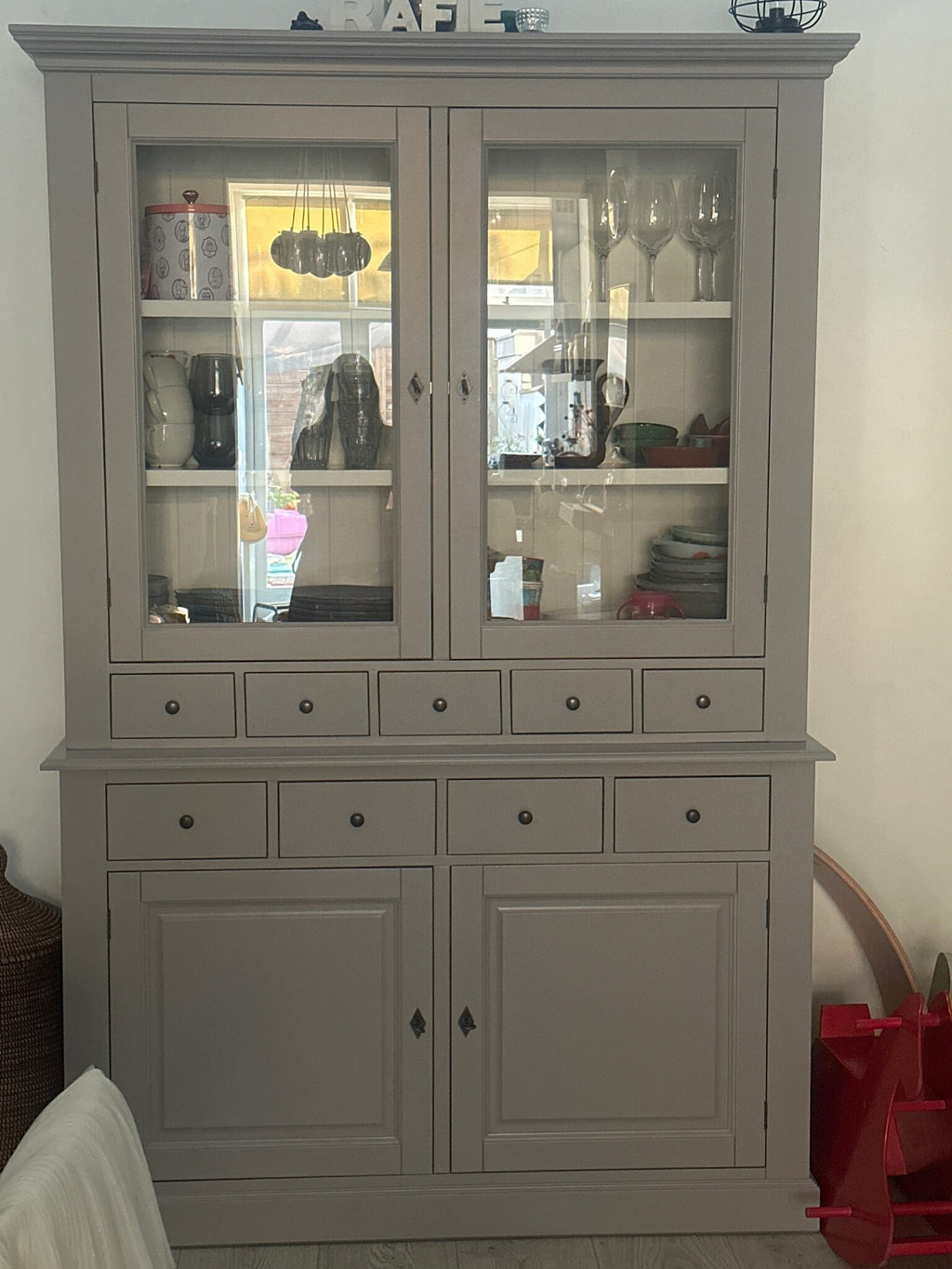 Buffetschrank Santa Monica - 145x45x215H cm - 2 Vitrinentüren mit Scharnieren - 9 Schubladen - 2 geschlossene Türen mit Scharnieren