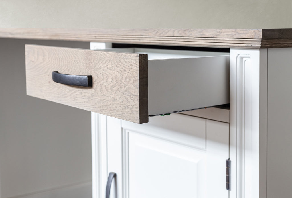 Schreibtisch Emma 06 - 140x60x78H cm - Platte Eiche - Schublade Eiche Soft Close - 1 geschlossene Flügeltür