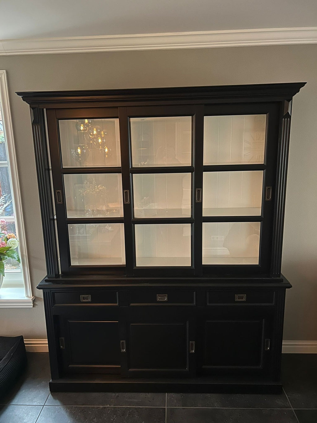Buffetschrank South Hampton - 180x51x220H cm - 3 Schiebetüren - 3 Soft-Close-Schubladen - 3 geschlossene Schiebetüren - Glasseiten