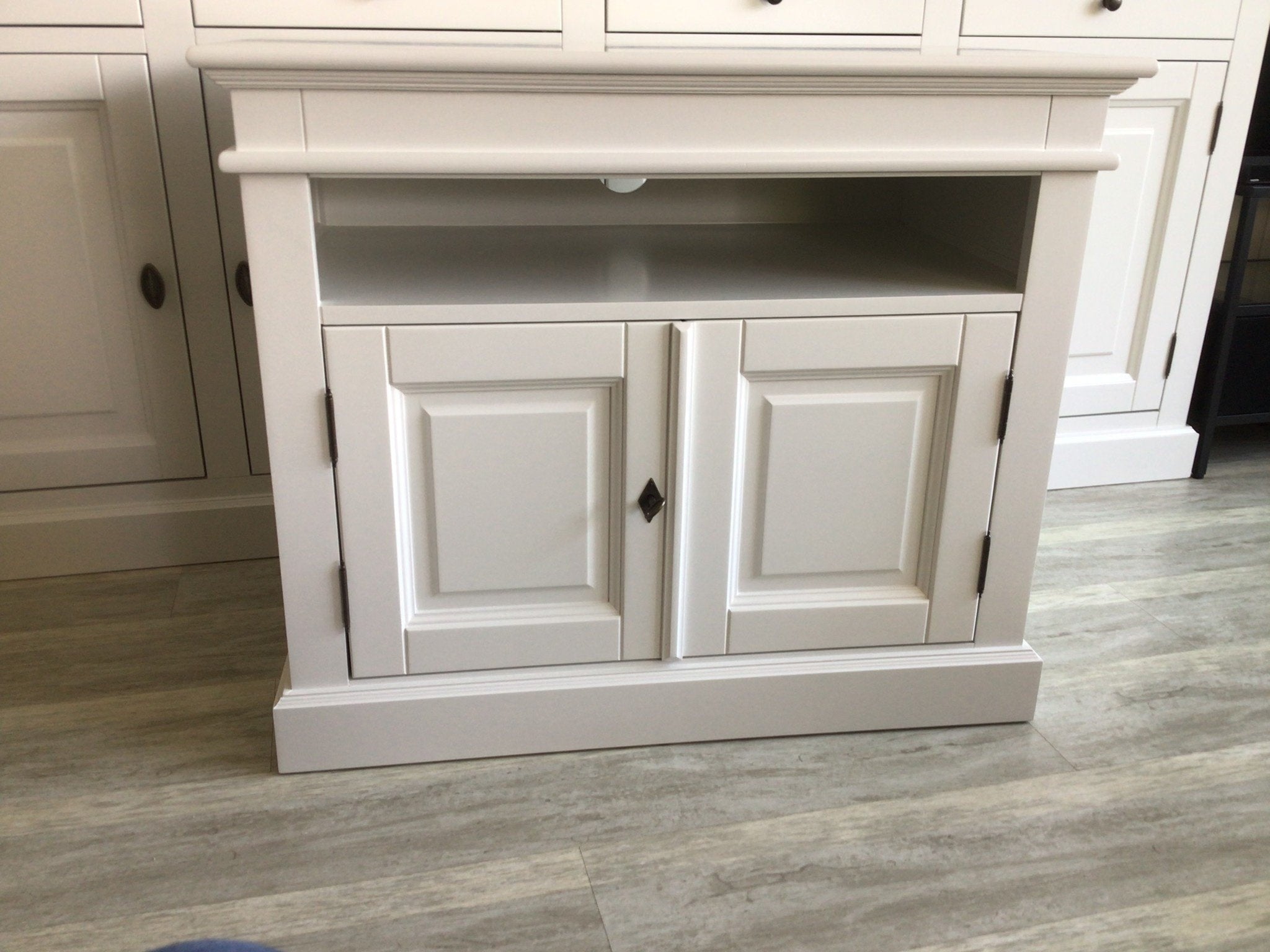 Rimini TV Sideboard - 90x50x75H cm - offenes Fach - 2 geschlossene Flügeltüren - mit Kabeldurchlass