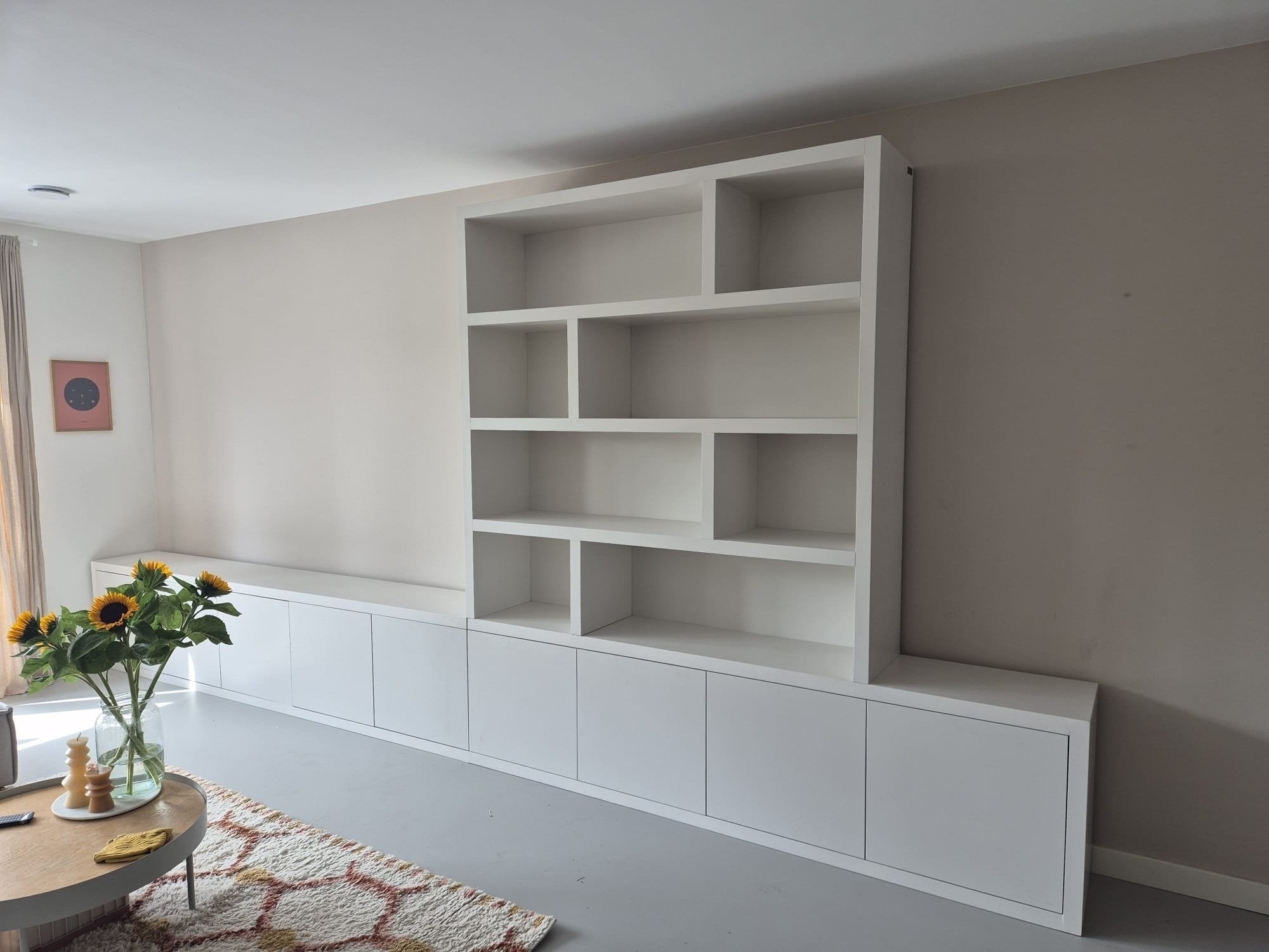 TV-Sideboard mit Fächerschrank Sassari - 540x40x65/240H cm - push-to-open Türen - offene Fächer - schlankes Design