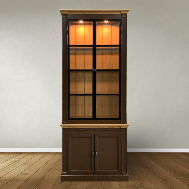 Montblanc Vitrine - 100x43x240H cm - 2 Flügeltüren aus schwarzem Stahl - Rückwand aus Eichenholz - Deck- und Bodenleisten aus Eichenholz - Spotbeleuchtung - Glasböden - 1 ausziehbarer Einlegeboden - 2 geschlossene Flügeltüren