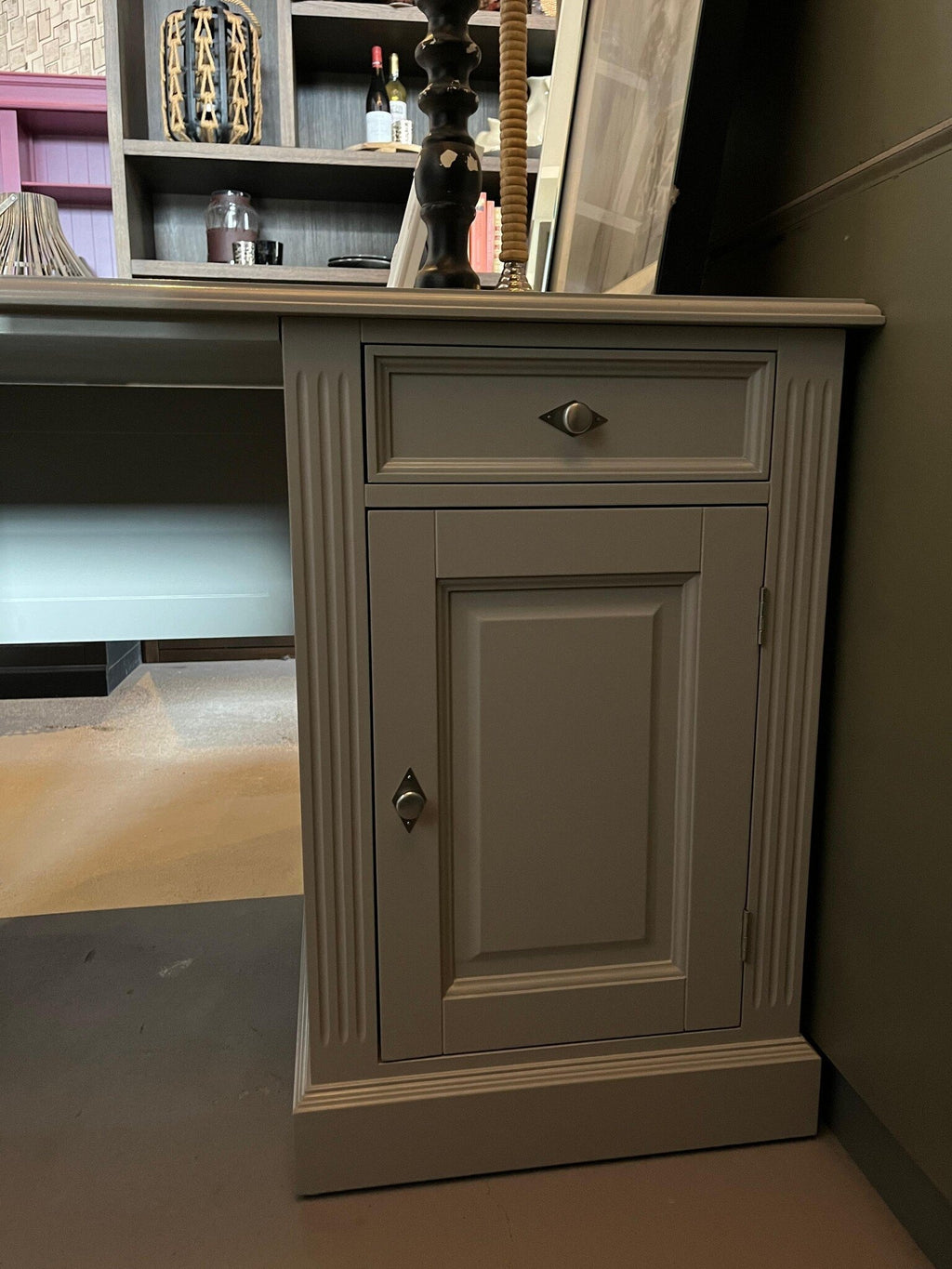 Modell anzeigen Schreibtisch Philine - 160x90x79H cm - Schubladen und Türen - RAL 7044
