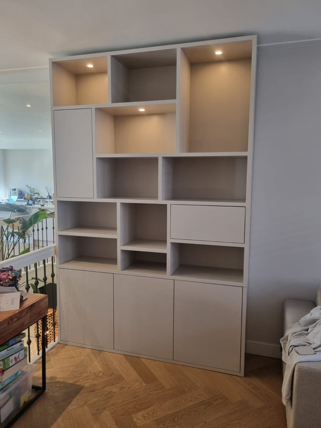 Fächerschrank Lecci - 180x40x271H cm - 3 Push-to-open-Türen - 3cm Fachbodenstärke