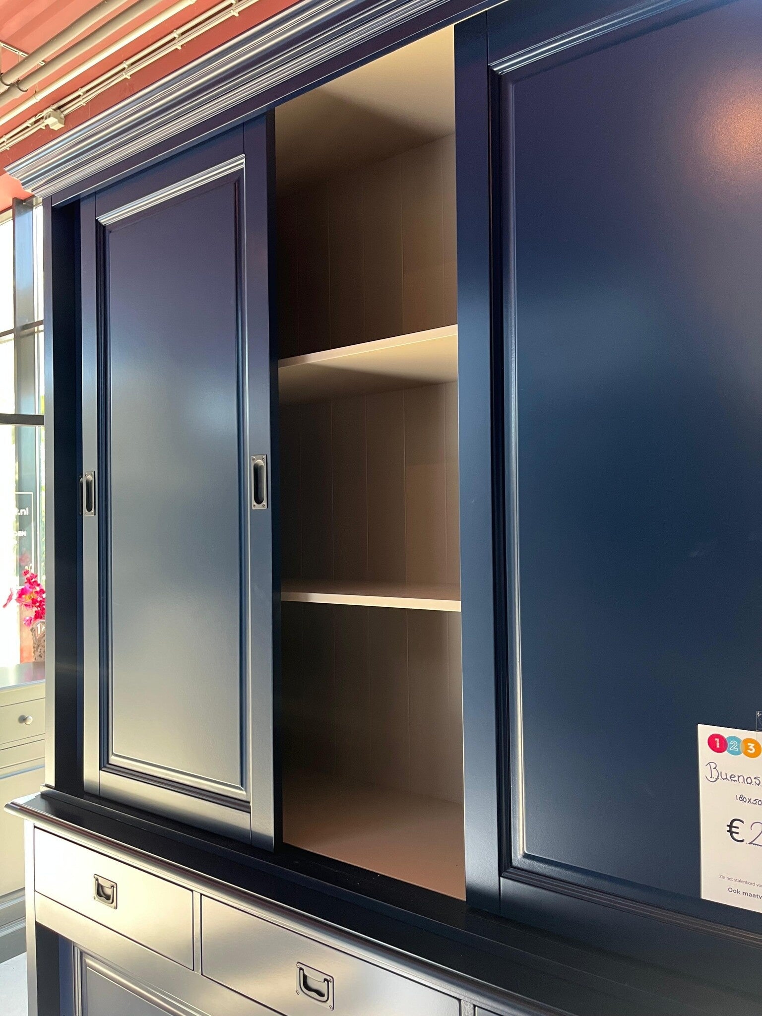 Buffetschrank Buenos Aires - 180x50x230H cm - geschlossene Türen - 6 Schiebetüren - 3 Soft-Close-Schubladen
